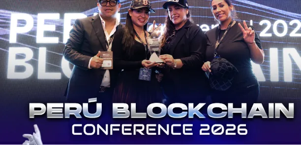 Integrantes de Pariscorp con un reconocimiento en Perú Blockchain Conference 2026